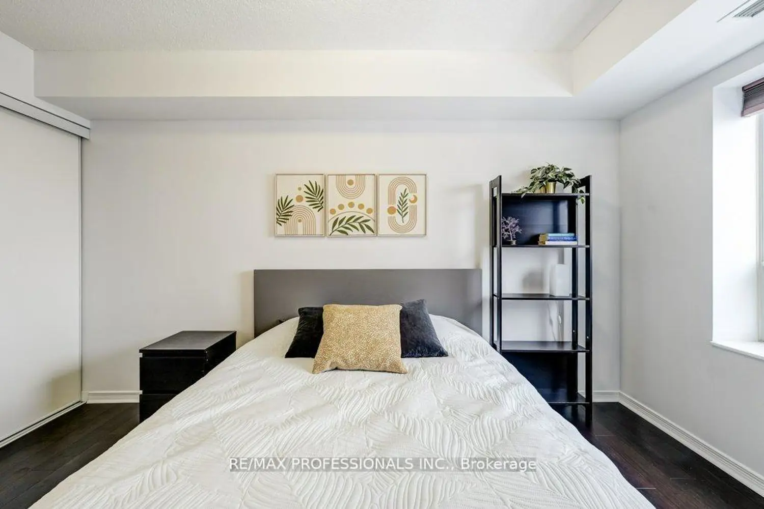 Additional image 9 of 60 Heintzman Street 930