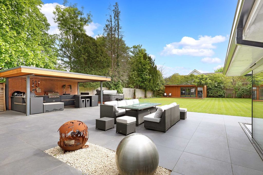Additional image 2 of 6 bed detached house for salePenn Road, Beaconsfield, Buckinghamshire HP9