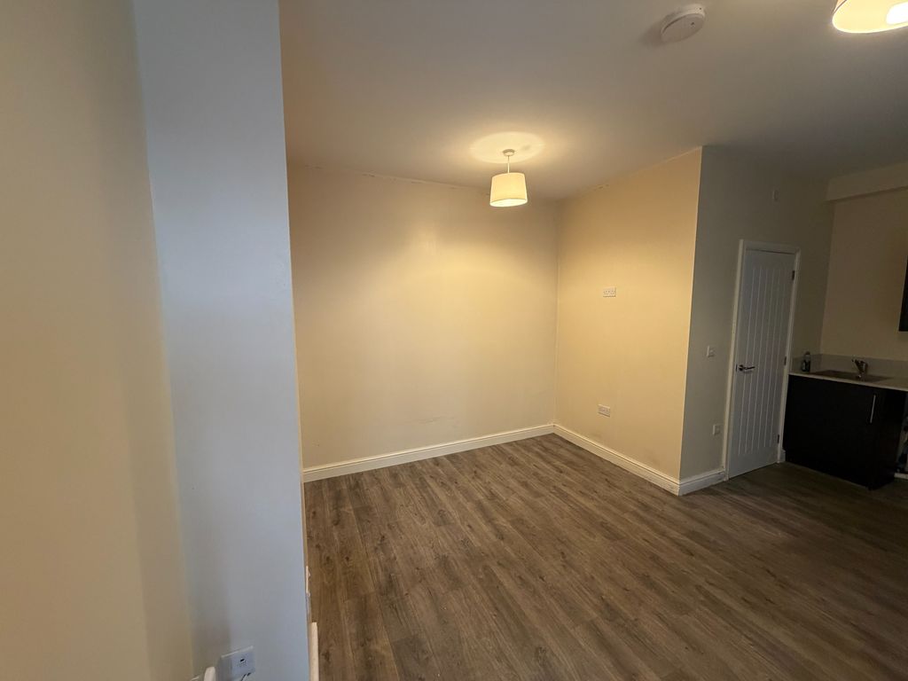 1 bed flat to rentCollege Street, Wrexham LL13