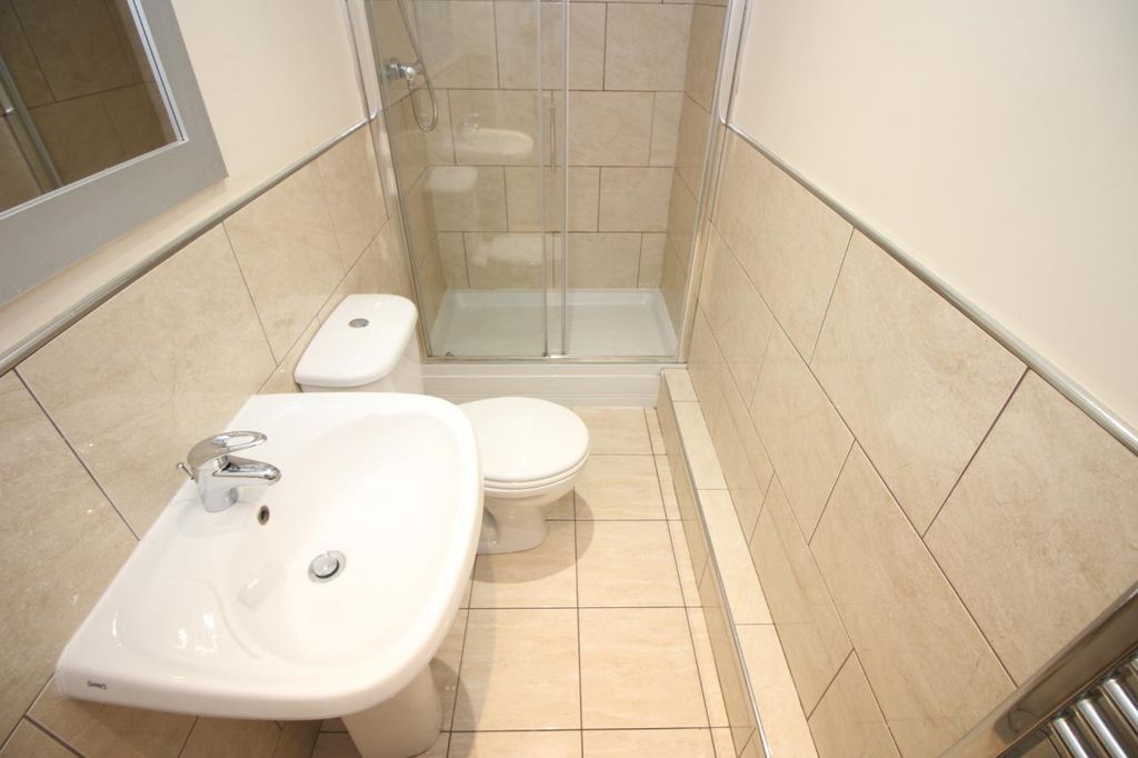 Additional image 3 of 6 bed maisonette to rentHolmwood Grove, Jesmond, Newcastle Upon Tyne NE2
