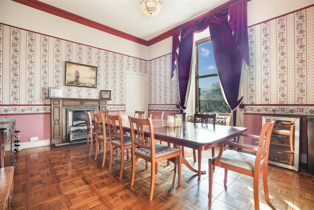 Additional image 2 of 4 bed flat for saleEsplanade, Greenock PA16