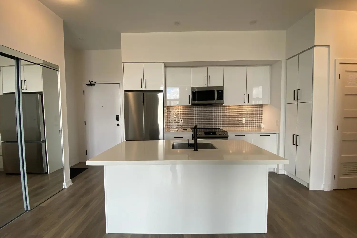 Additional image 10 of 415 Sea Ray Avenue 105