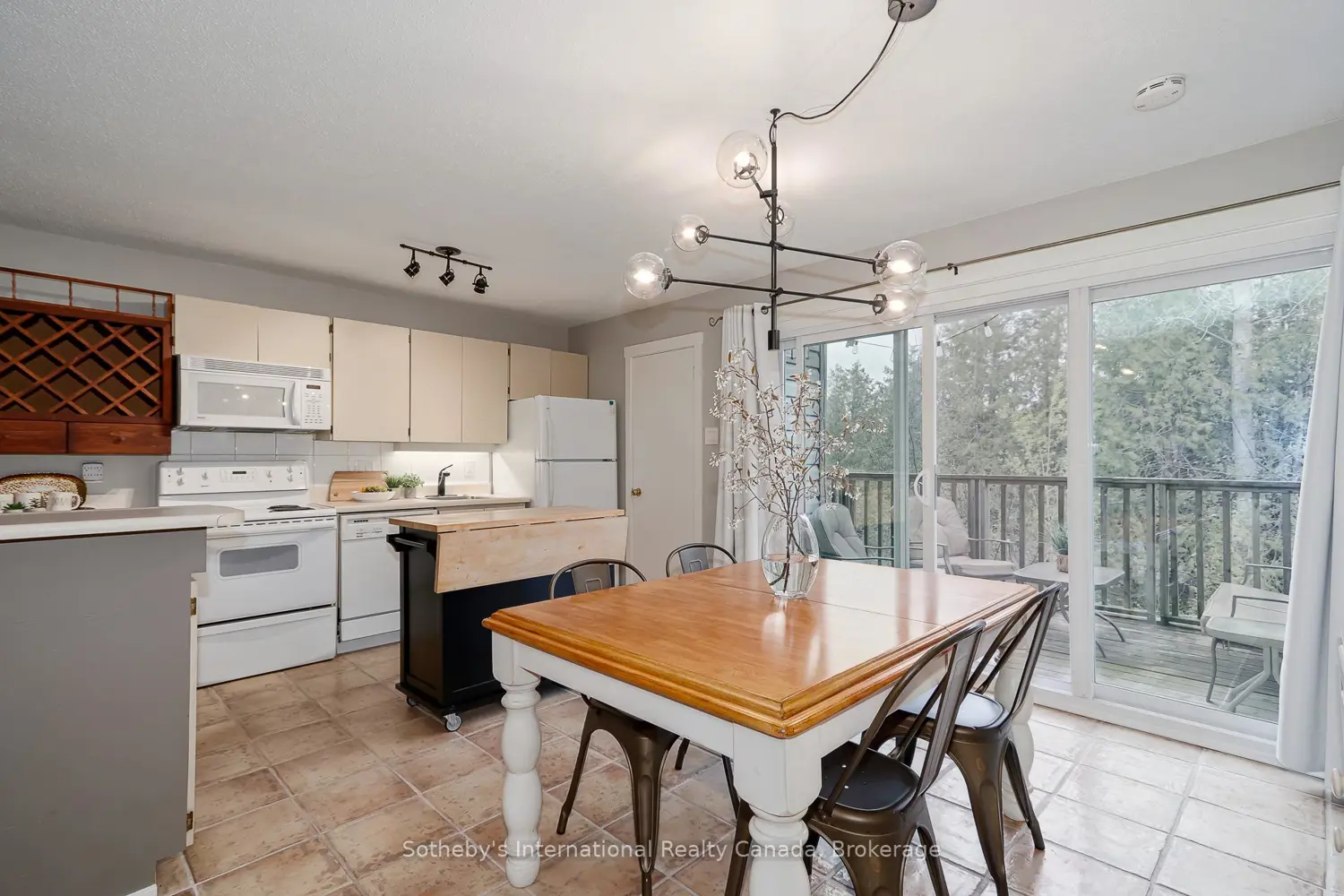 214 Escarpment Crescent 214 photo 2
