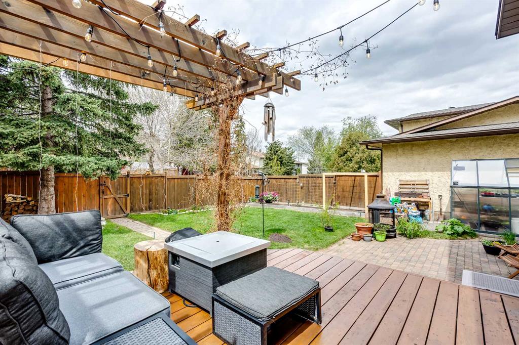 Additional image 4 of 15 Bearberry Crescent NW, Calgary, AB, T3K 1P9