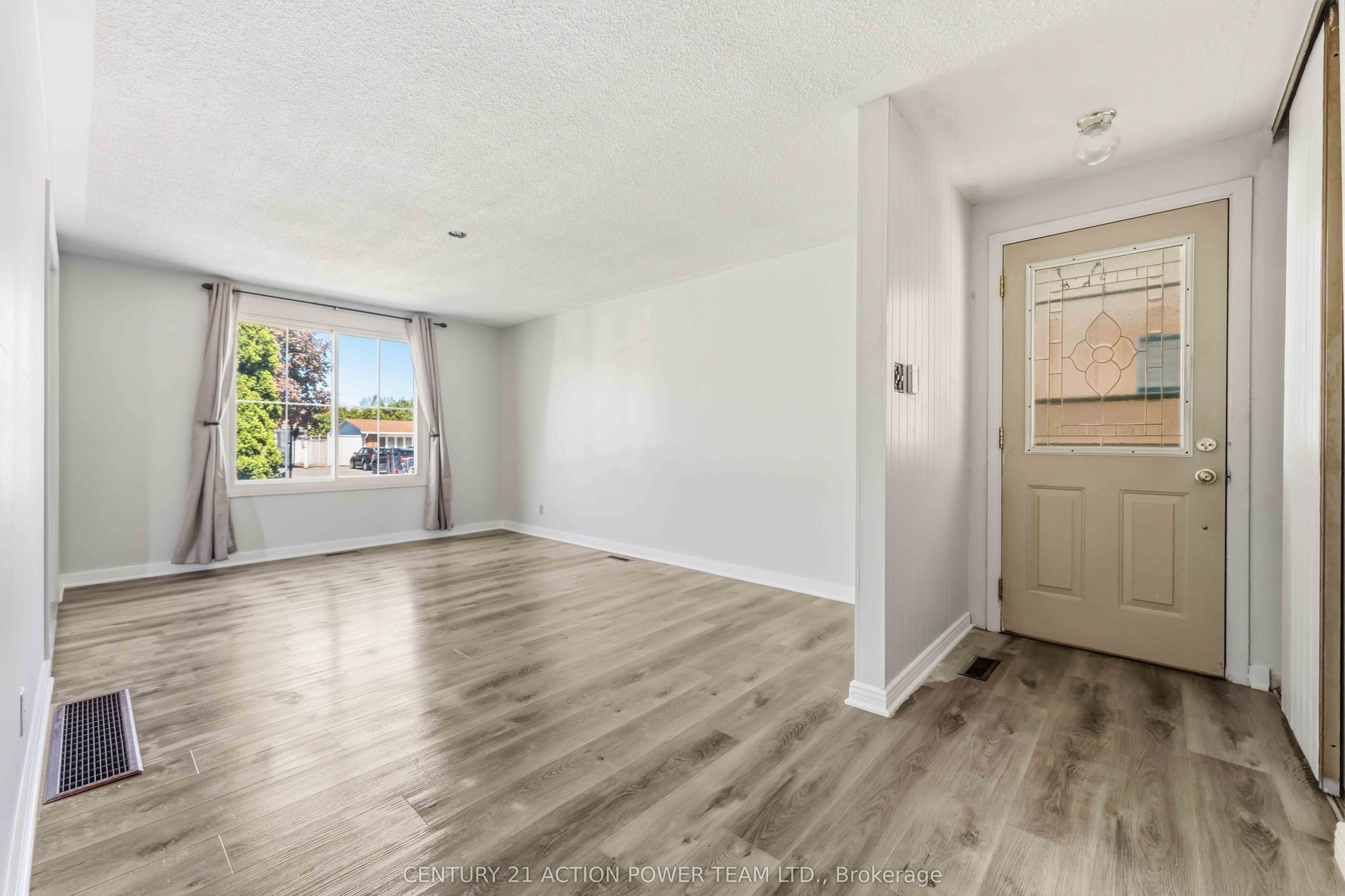 Additional image 4 of A-2178 Erinbrook Crescent, Ottawa, ON, K1B 4J4