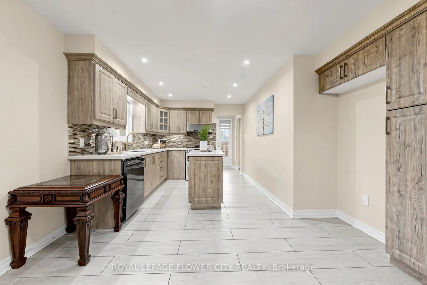 Additional image 3 of 307 Royal Salisbury Way