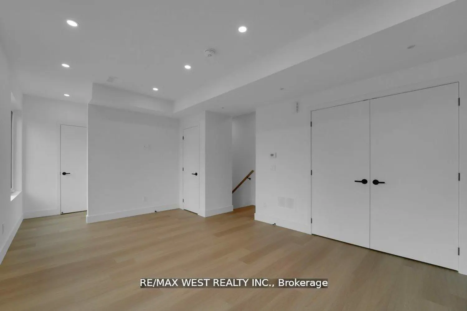 661 Winona Drive photo 2
