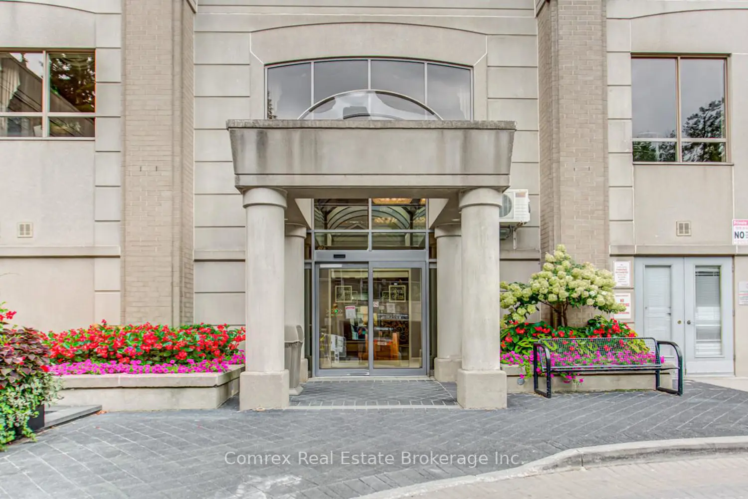 5418 Yonge Street Ph16