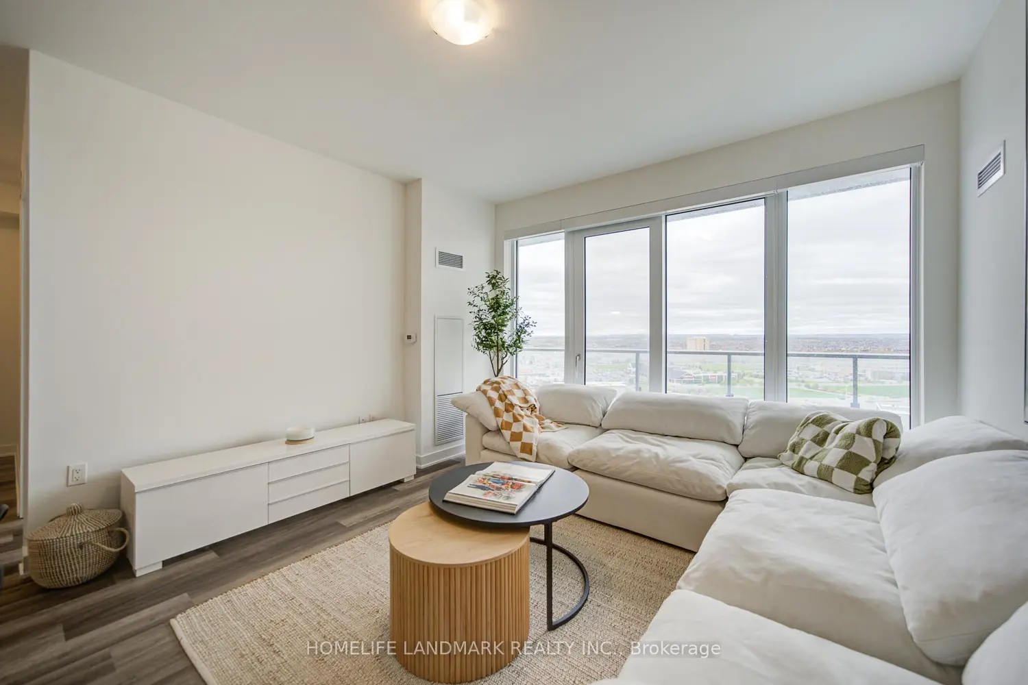 Additional image 9 of 4655 Wetcalfe Avenue 1902 B