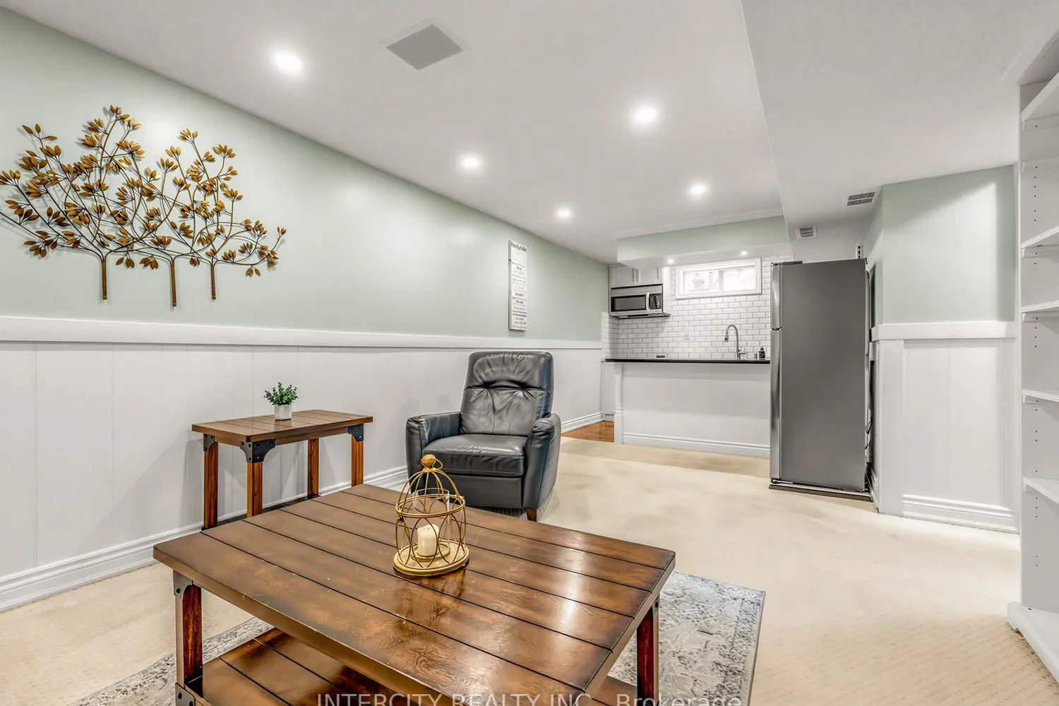 Additional image 17 of 3976 Taffey Crescent