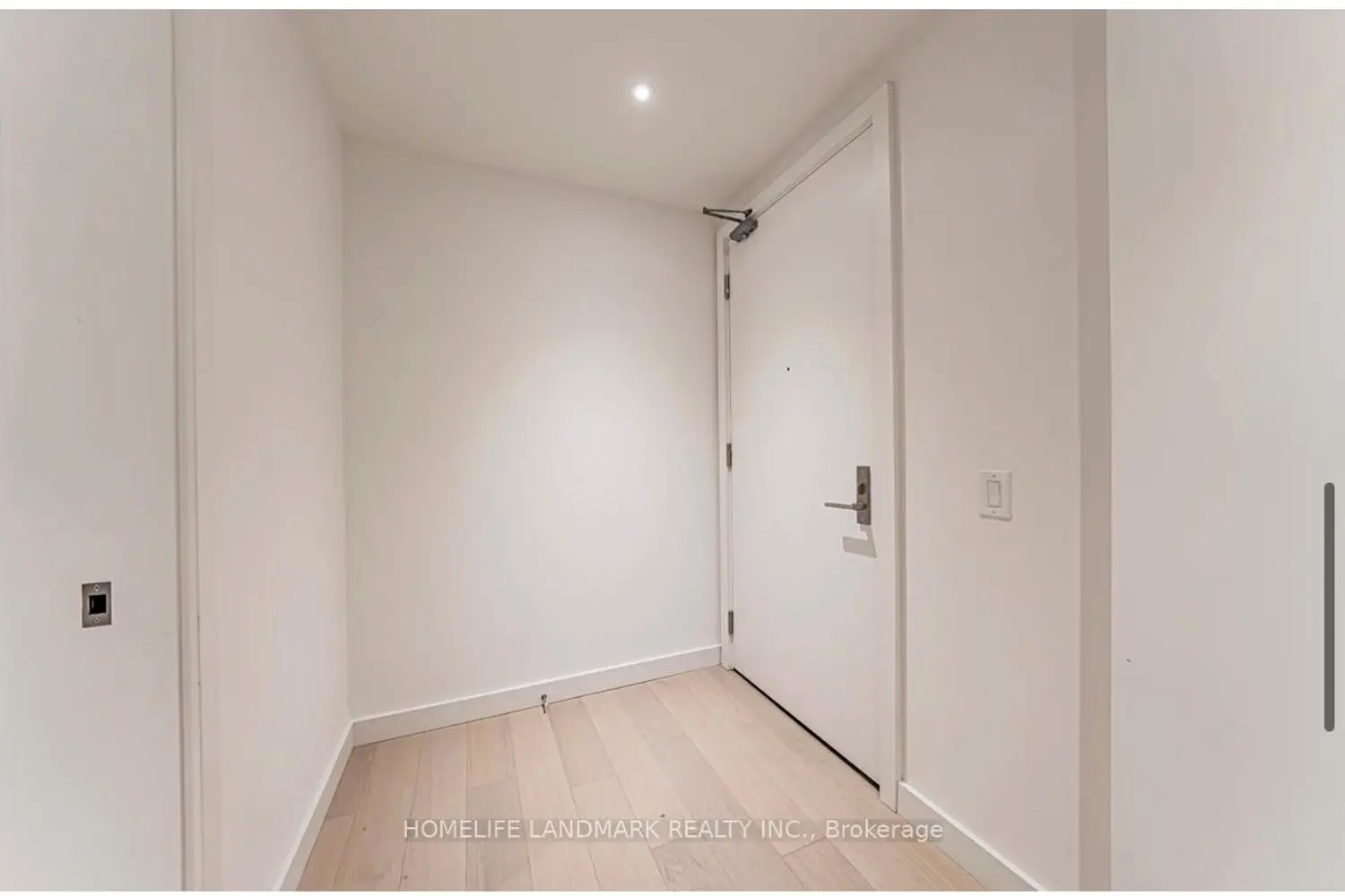 81 Wellesley Street 307 photo 3