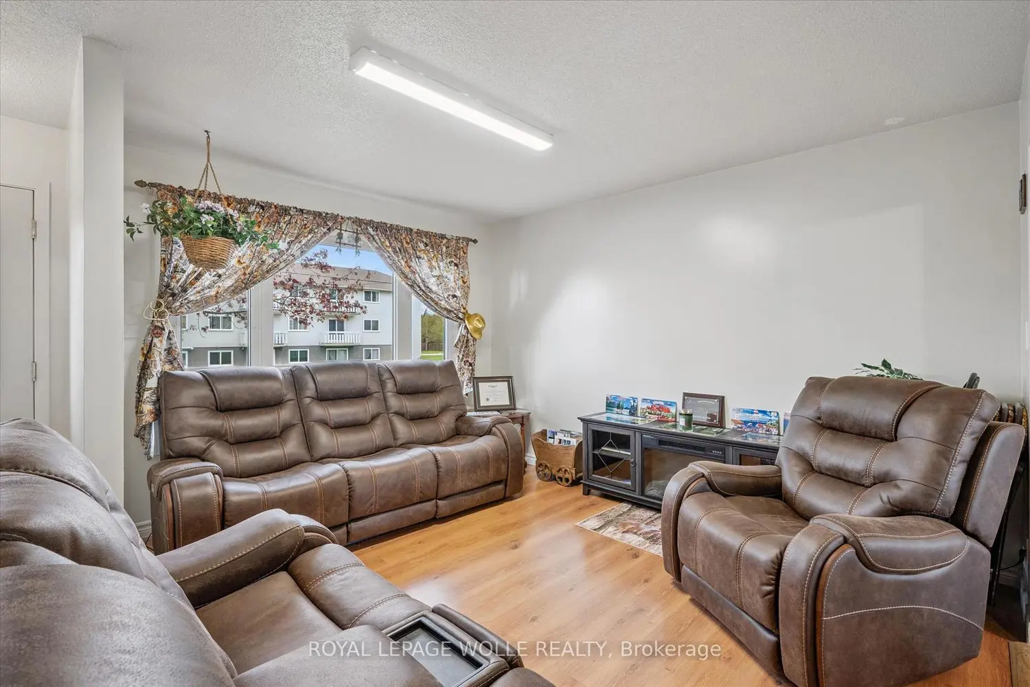 Additional image 5 of 105 Oriole Parkway