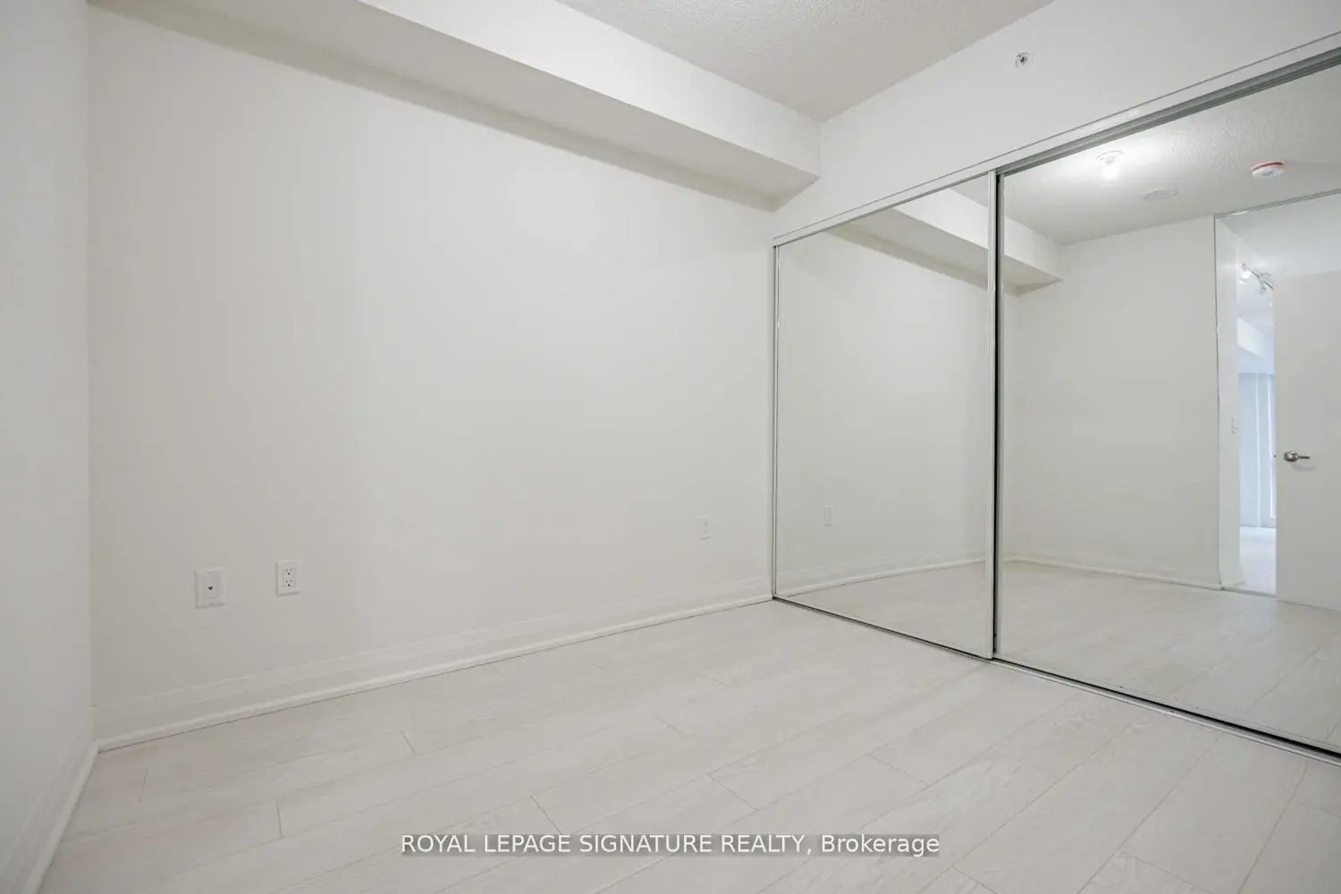 10 Gibbs Road 407 photo 3