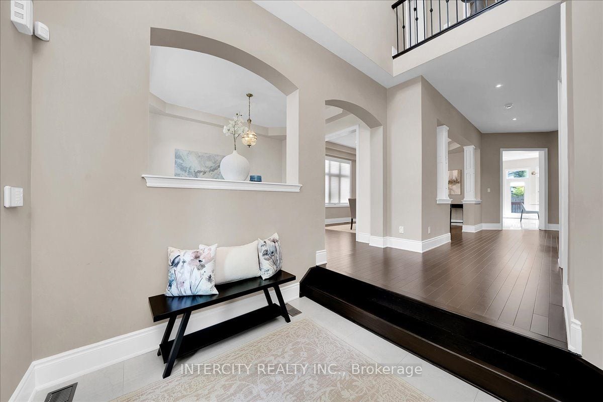 Additional image 4 of 233 Carisbrooke Circle, Aurora, ON, L4G 0K4