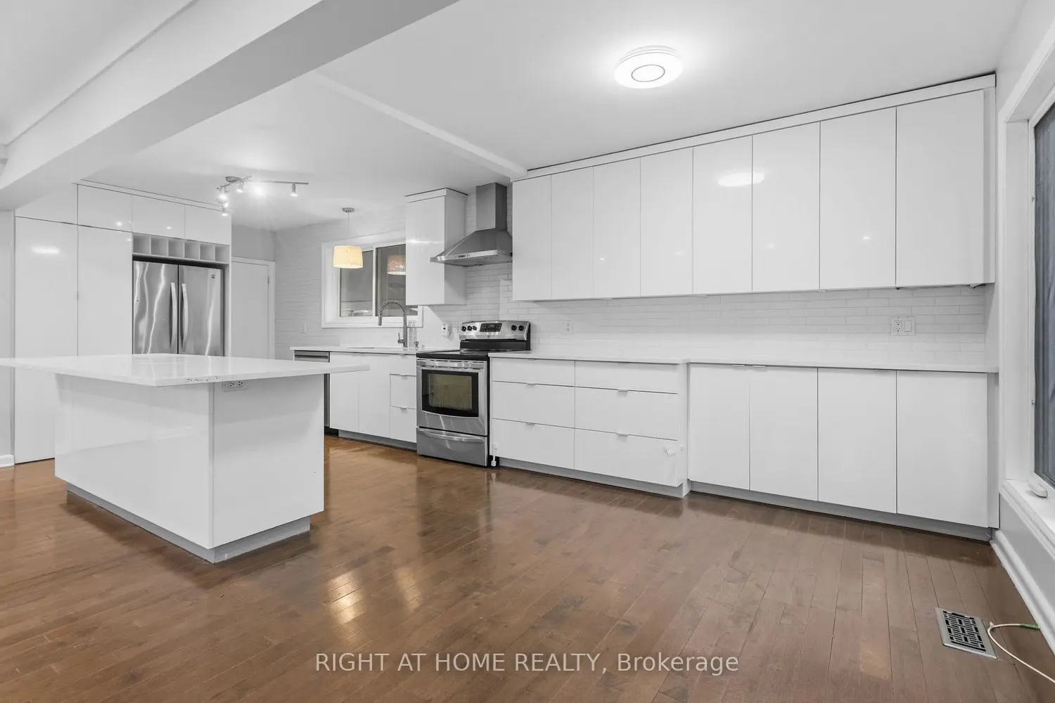 1808 Gilbert Avenue photo 5