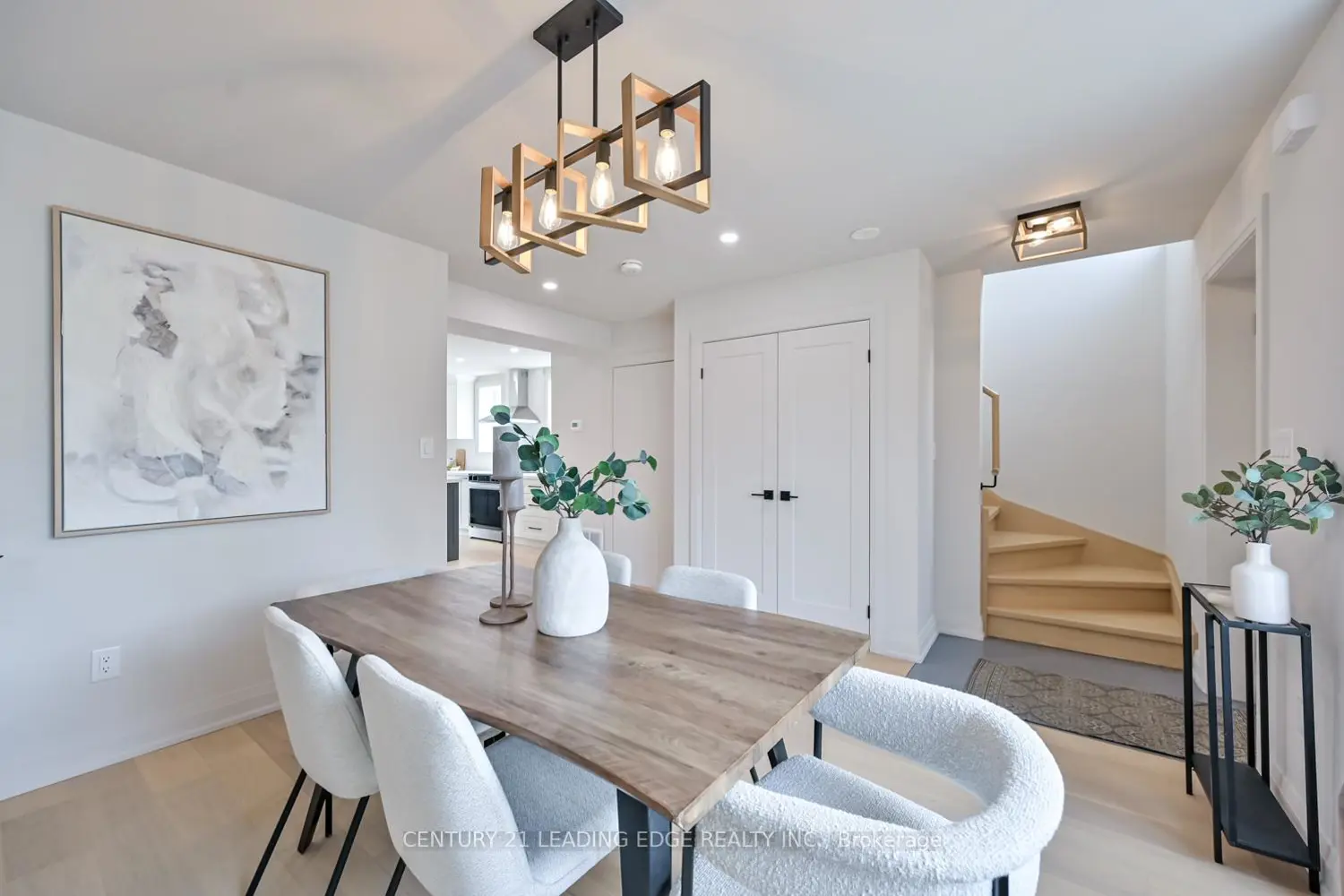 227 Warden Avenue photo 4