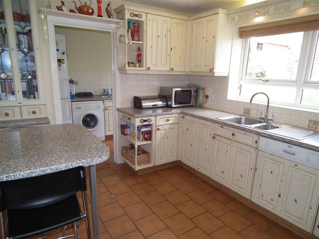 Additional image 7 of 5 bed detached house to rentAbington Vale, Northampton NN3