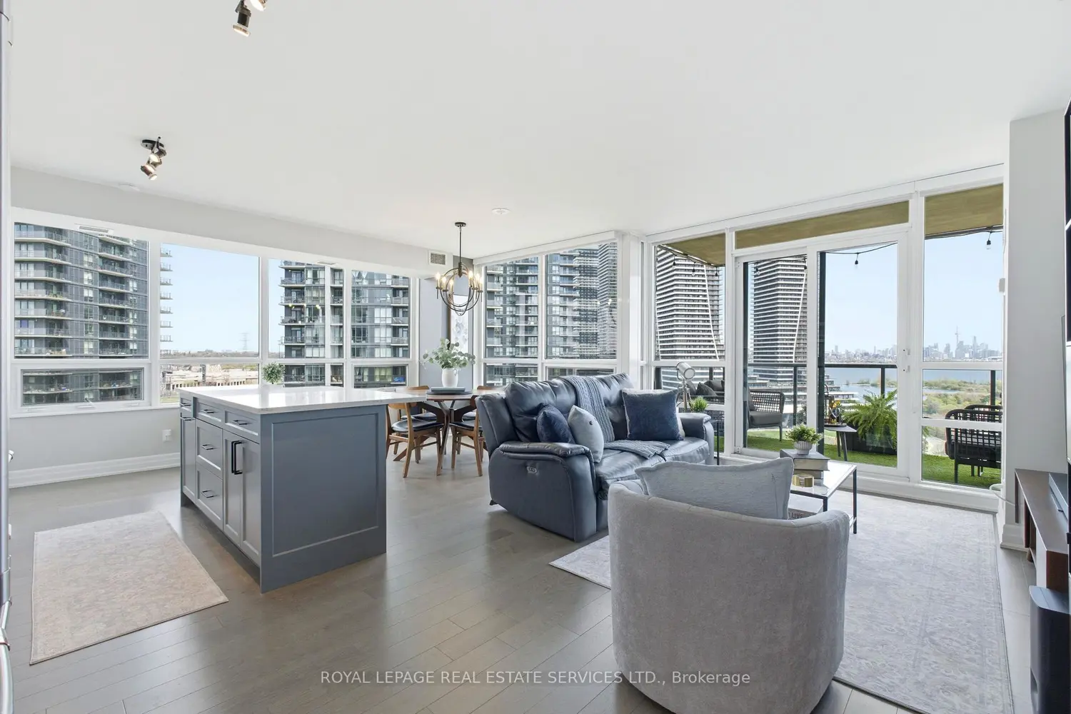 2230 Lake Shore Boulevard 1506 photo 2