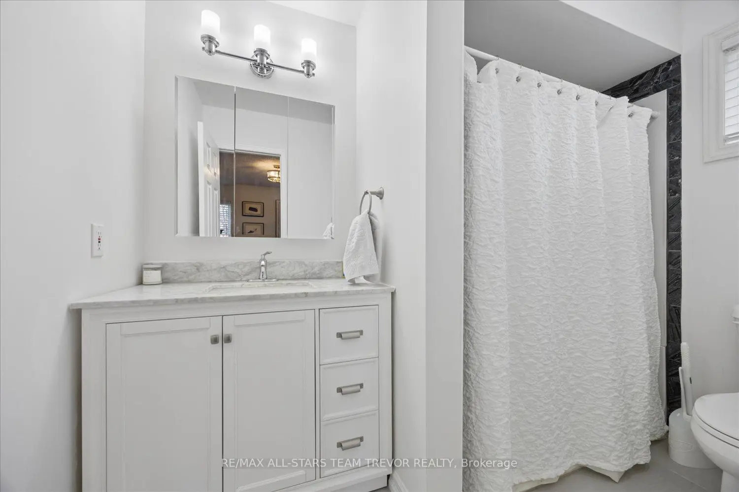 106 Carrick Avenue photo 2