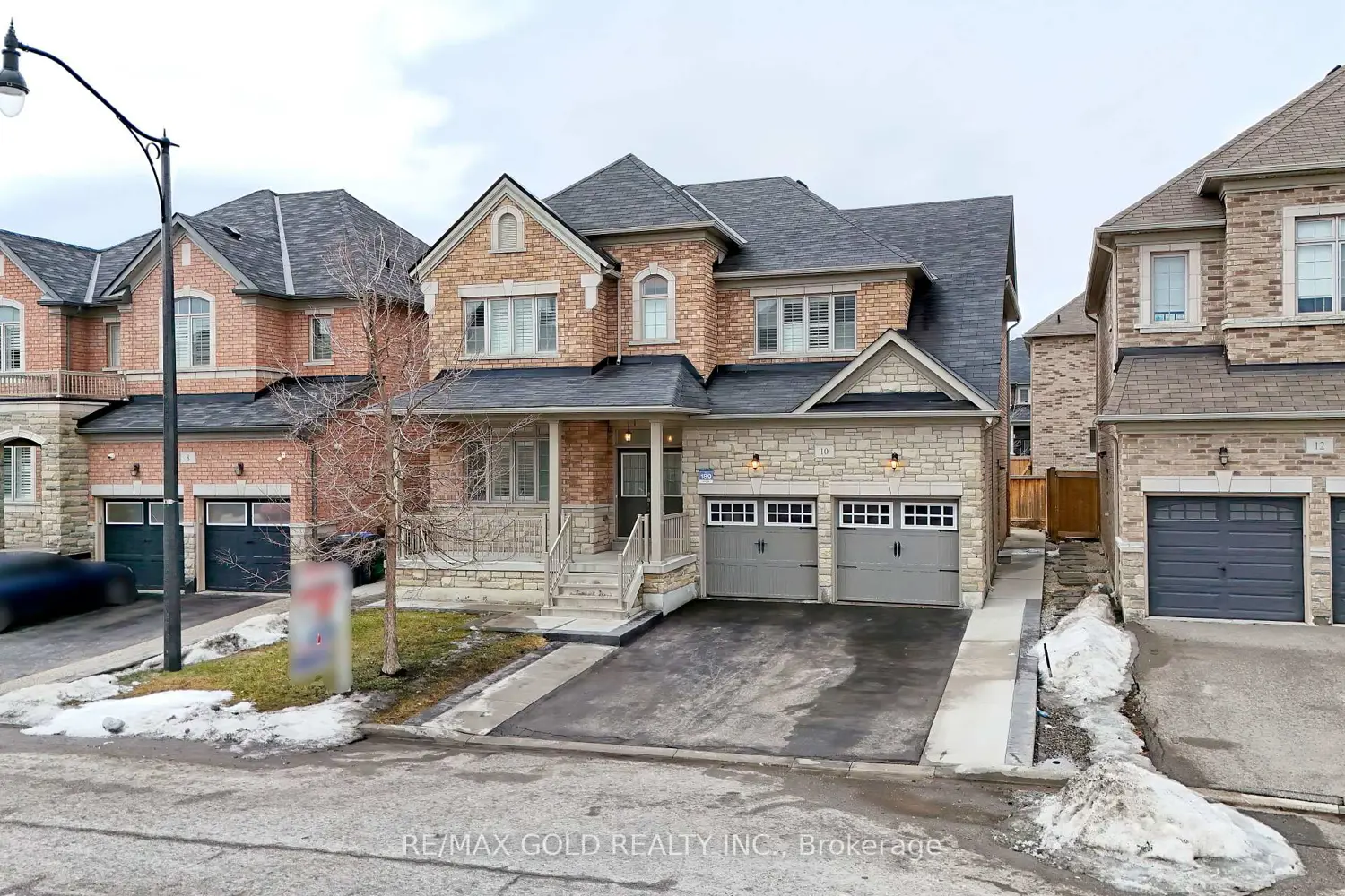 10 Dopp Crescent