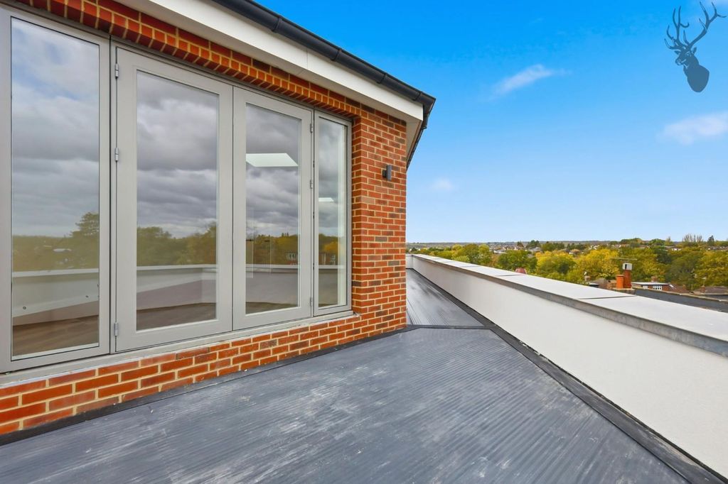 Additional image 13 of 2 bed flat for saleHigh Road, Chigwell IG7