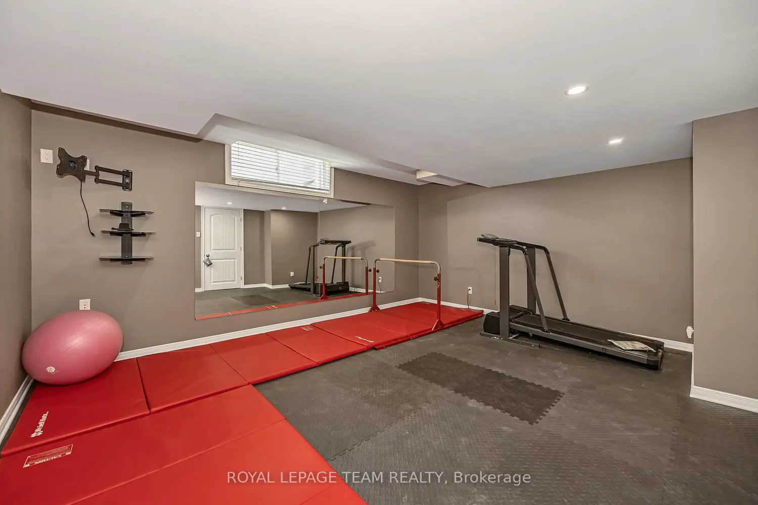 6918 Mary Anne Drive photo 3