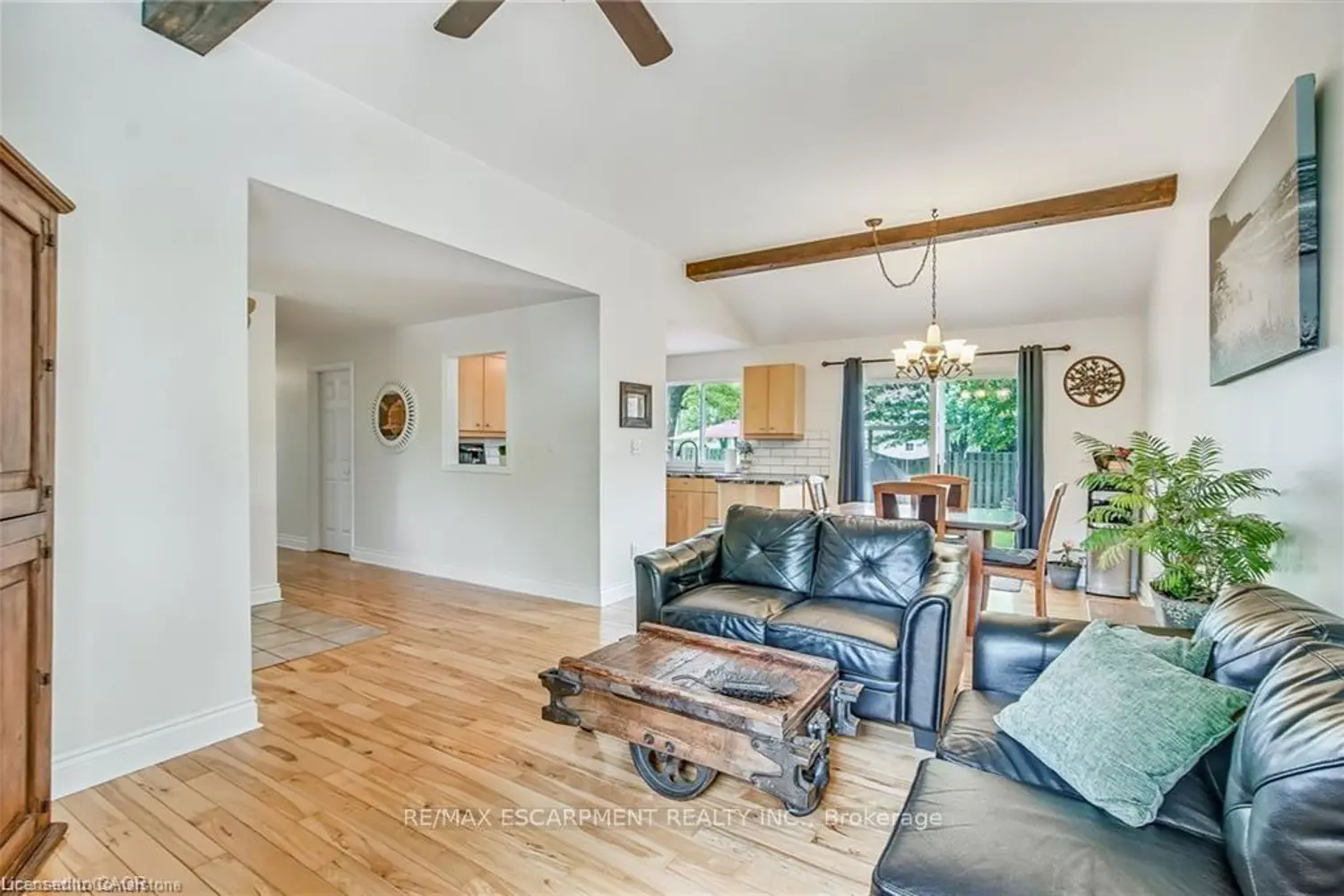 8 Beach Road photo 2