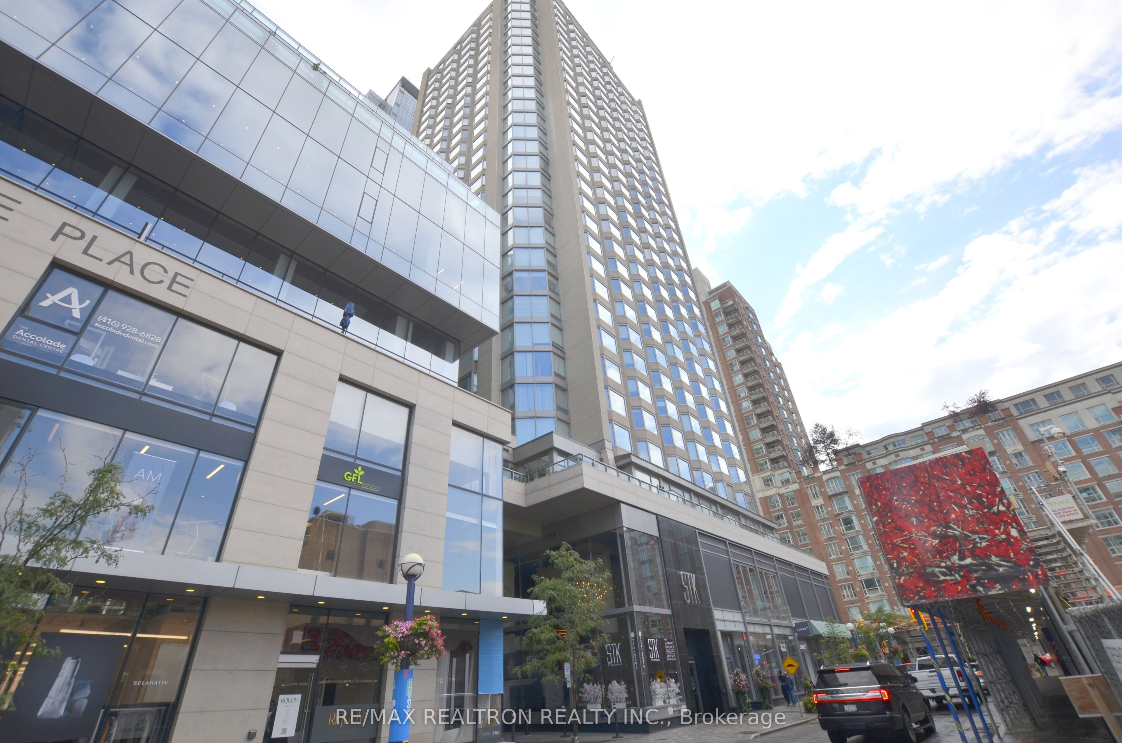 713-155 Yorkville Avenue, Toronto, ON, M5R 0B4