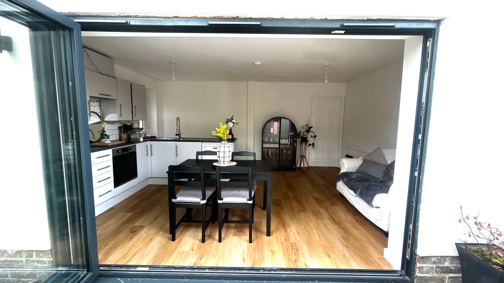 2 bed flat to rentBelle Vue Road, Shrewsbury SY3