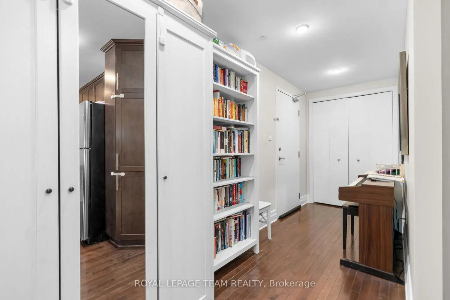 950 Marguerite Avenue 212 photo 4