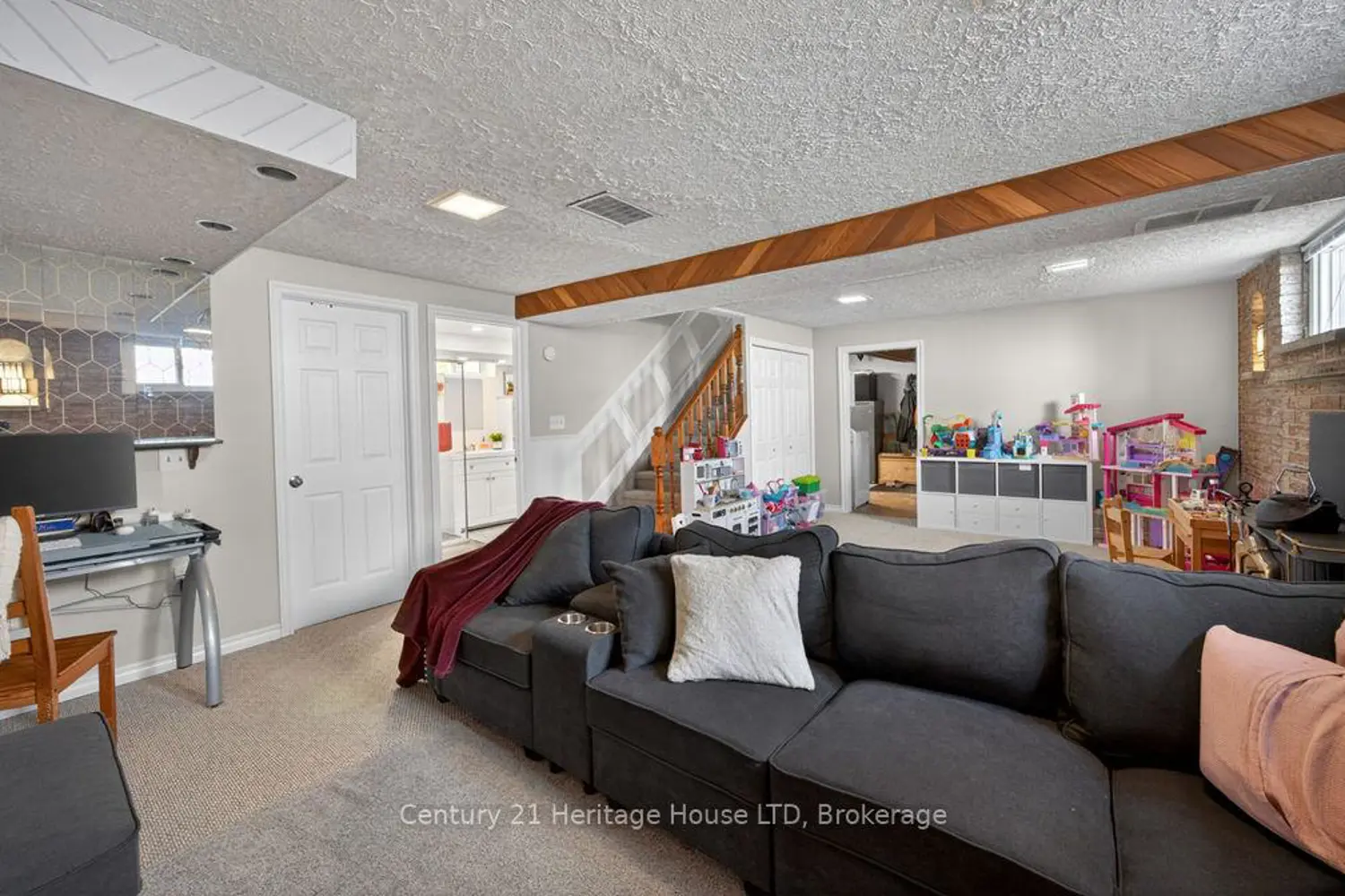 Additional image 15 of 211 Grantham Avenue