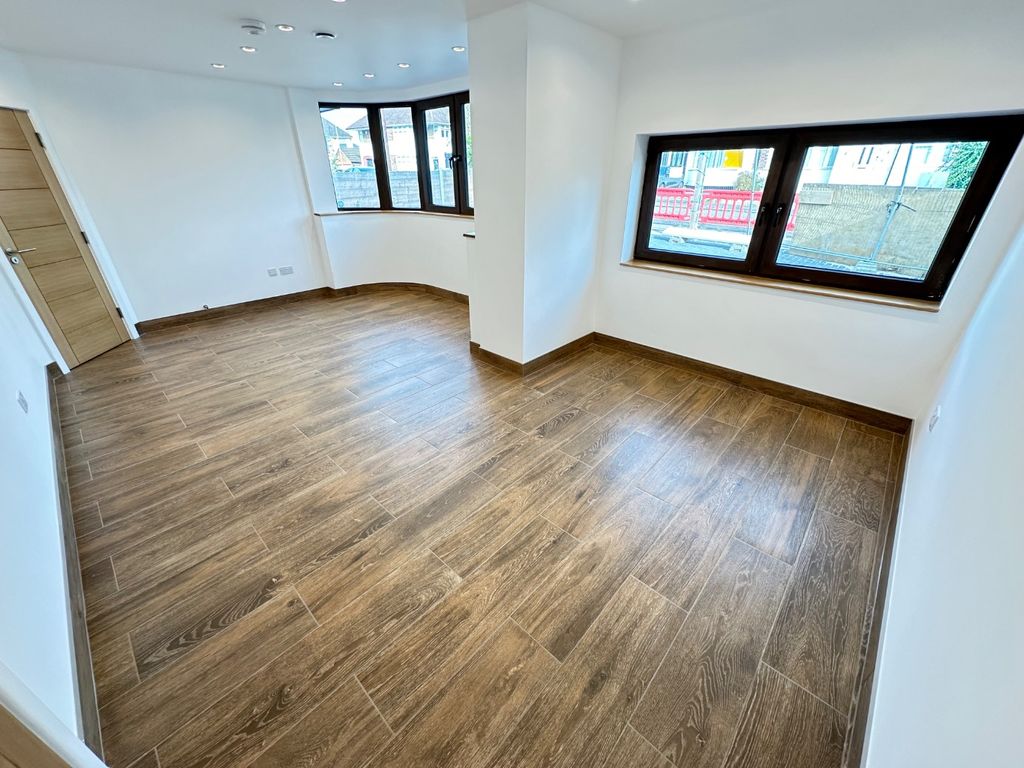 Additional image 8 of 5 bed detached house to rentFelstead Way, Luton, Bedfordshire LU2