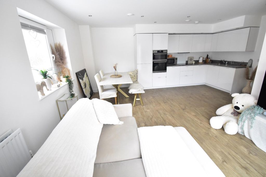 Additional image 9 of 2 bed flat to rentGriffin Court, Stirling Drive, Luton, Bedfordshire LU2