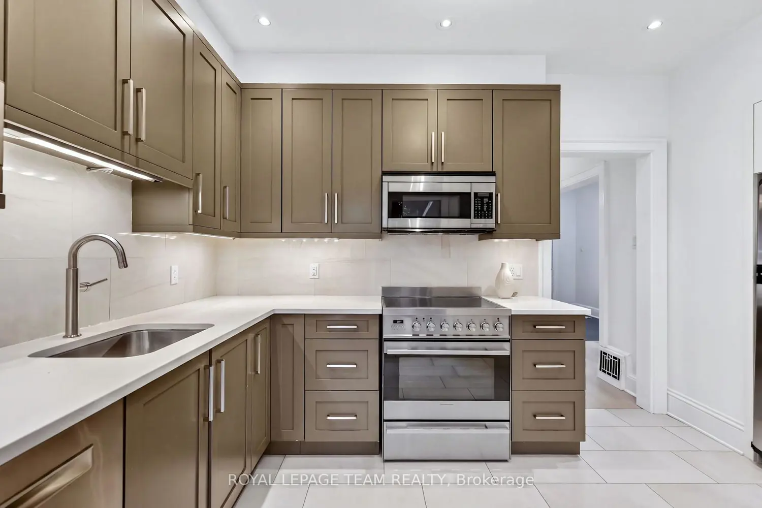 131 Acacia Avenue photo 5
