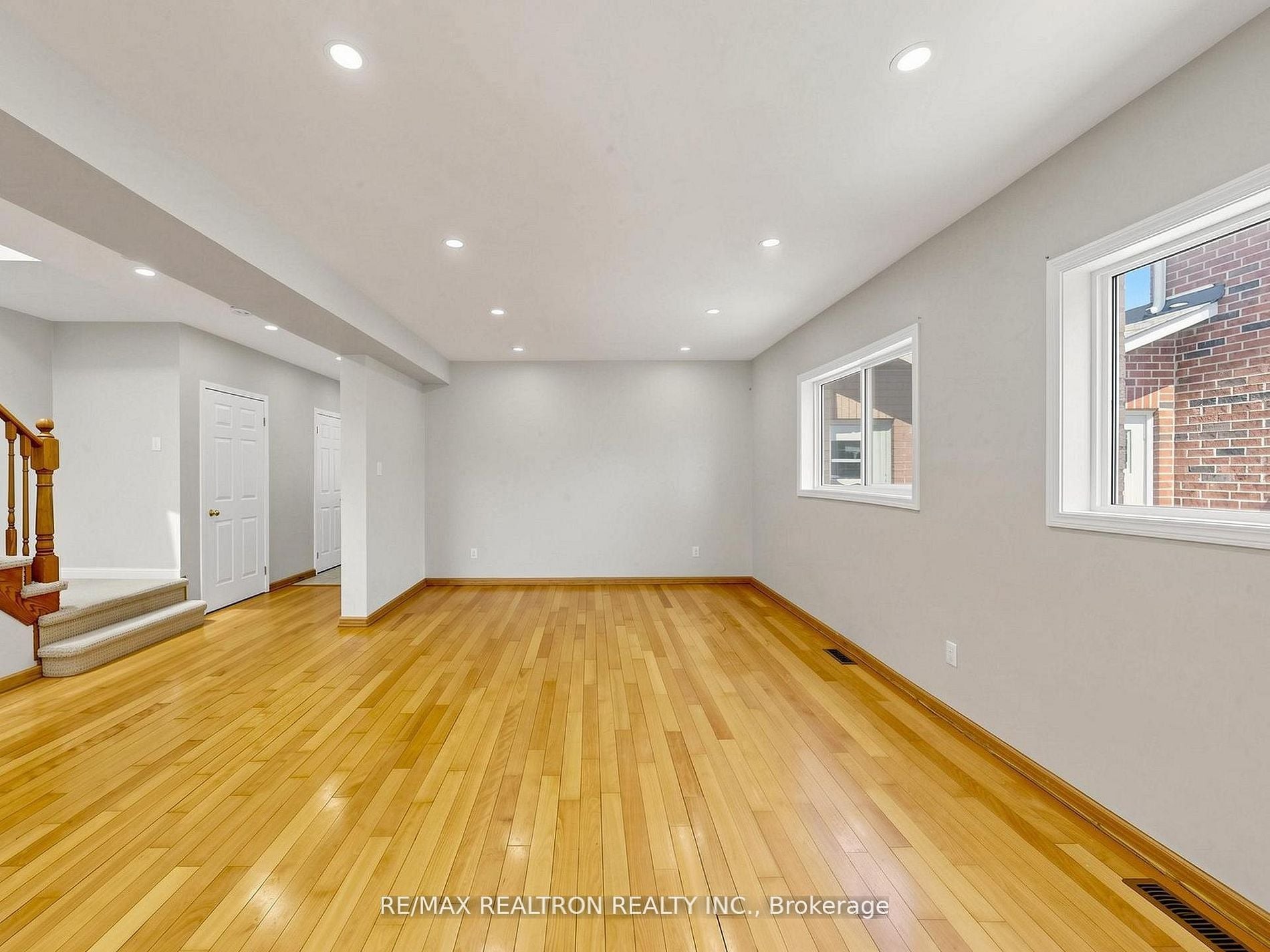 Additional image 2 of 810 Stonehaven Avenue, Newmarket, ON, L3X 2G2