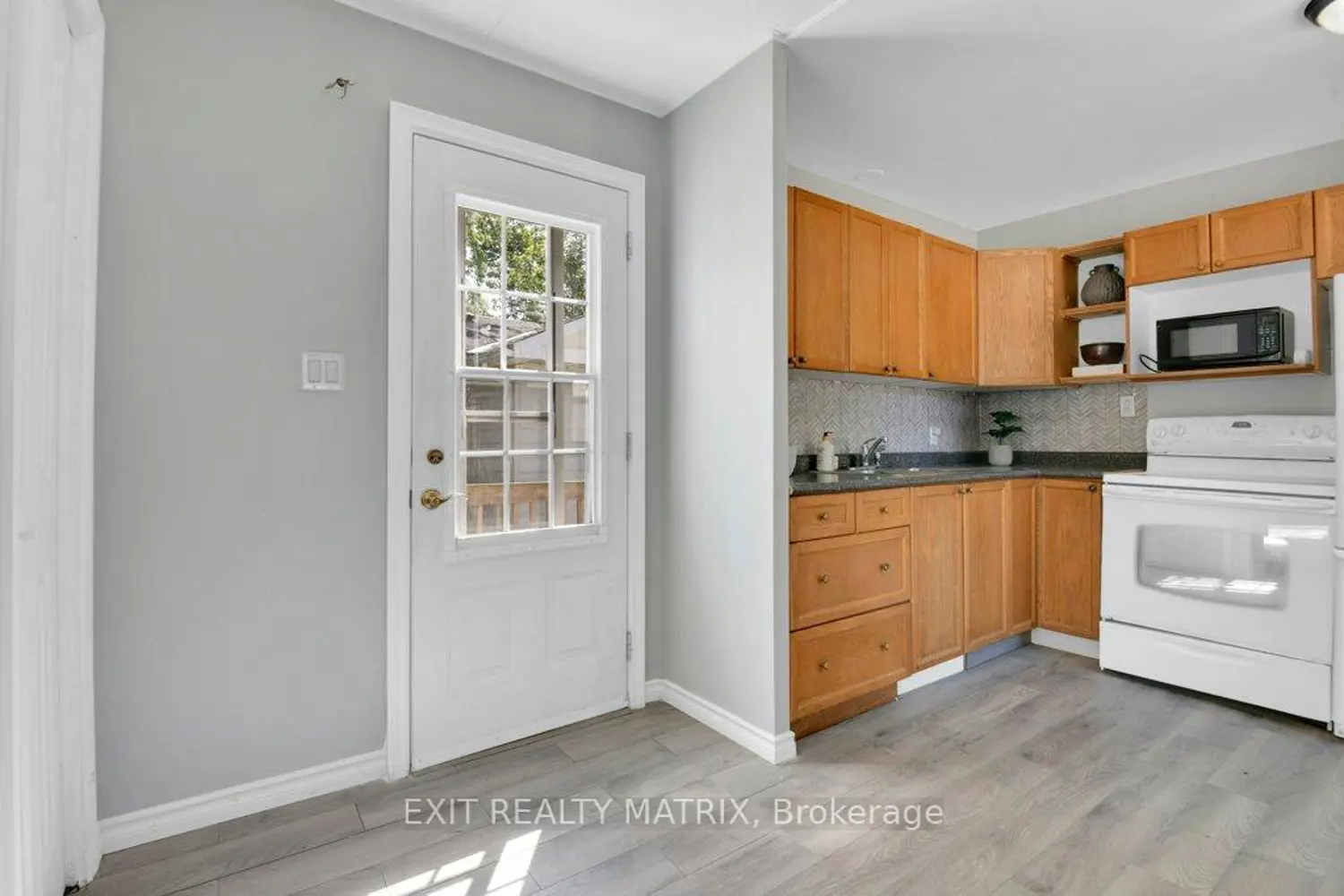 8930 Lynwood Park Private photo 3