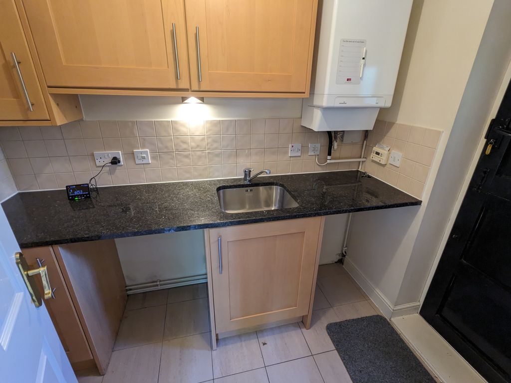 Additional image 6 of 4 bed property to rentVicarage Close, Horsham RH12