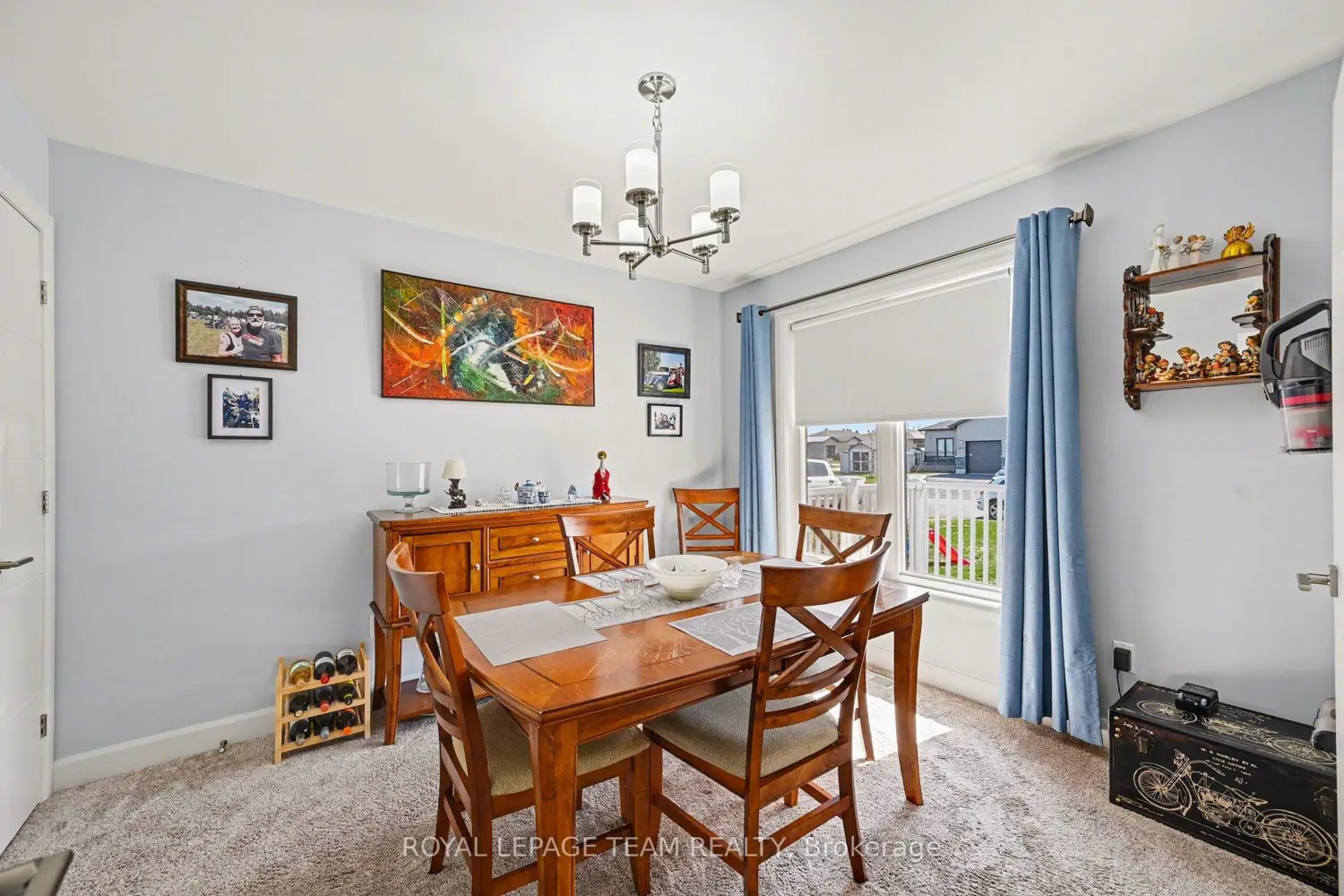 442 Arora Crescent photo 3