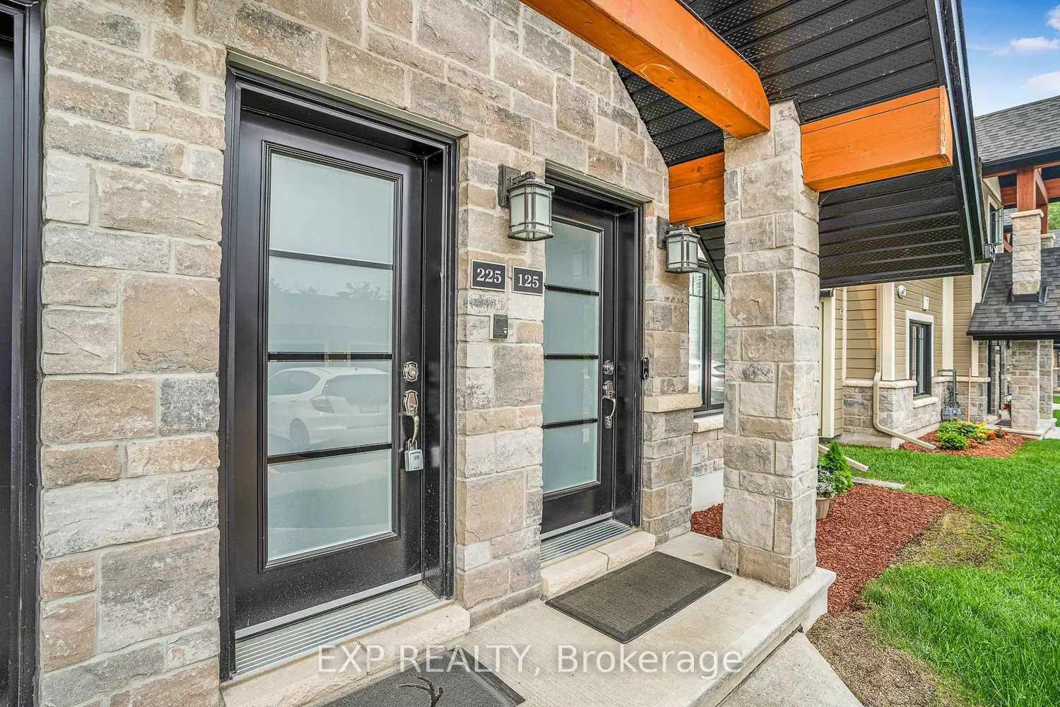 292 Masters Lane 225 photo 2