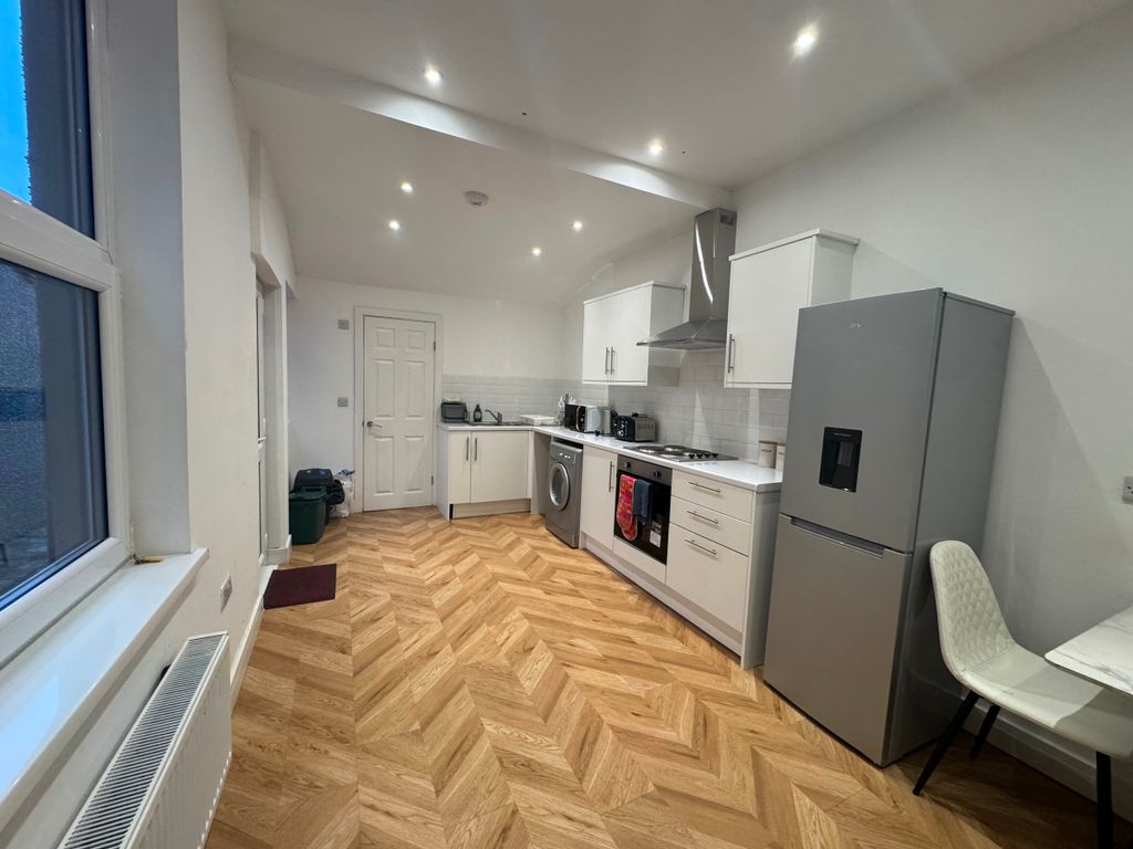Additional image 7 of 4 bed terraced house to rentLeonard Street, Neath SA11