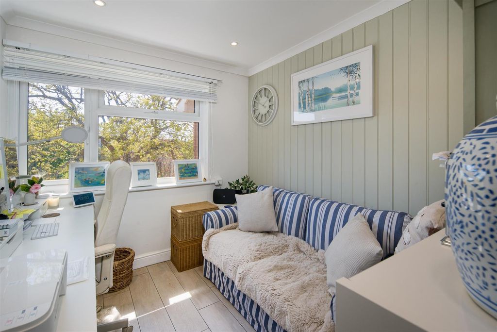 Additional image 18 of 3 bed flat for saleSeaview, Isle Of Wight PO34