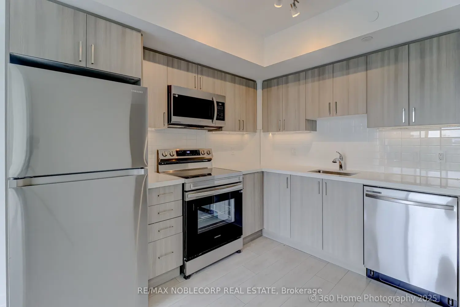 556 Marlee Avenue 508 photo 3