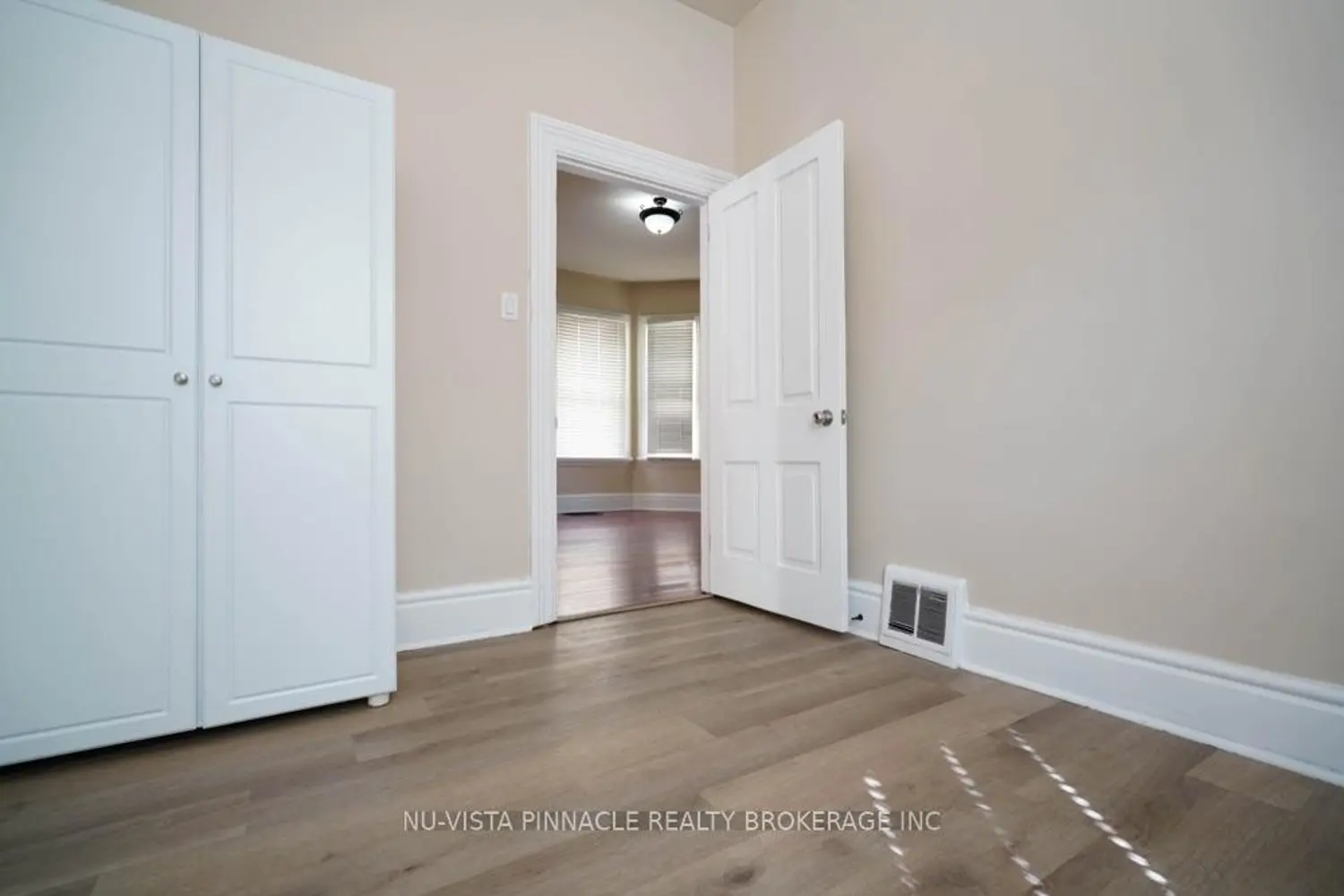 Additional image 8 of 571 Dufferin Avenue