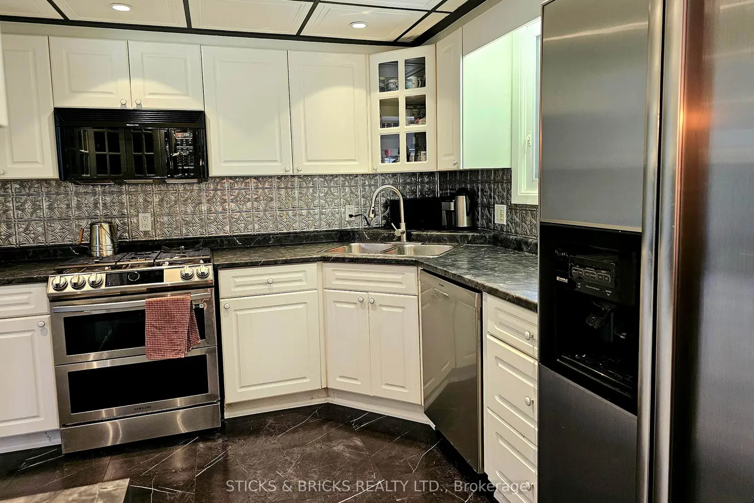 477 Dorchester Street photo 5