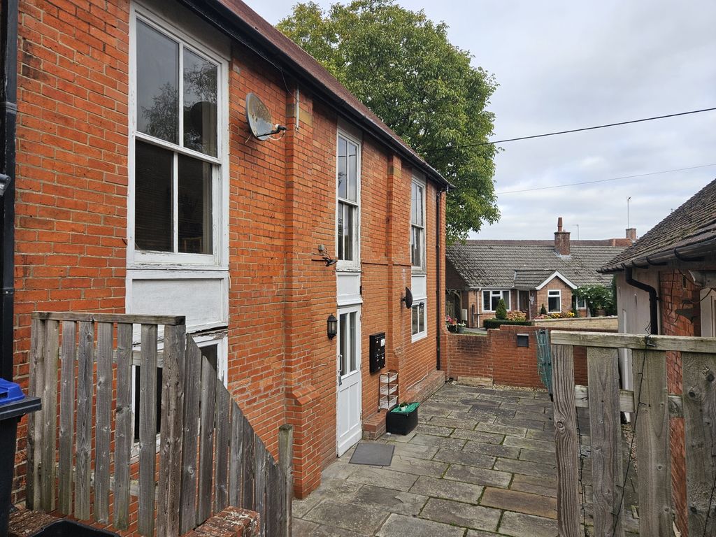 1 bed flat to rentCastle Hill Lane, Mere, Warminster, Wiltshire BA12
