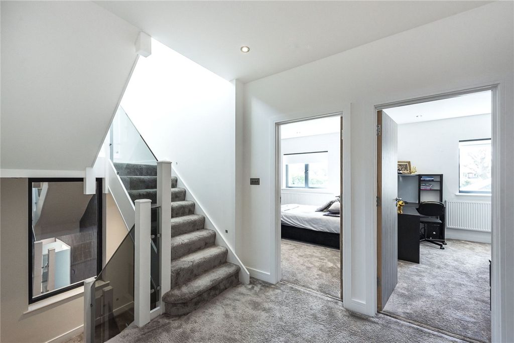 Additional image 8 of 6 bed detached house to rentGaviots Way, Gerrards Cross SL9