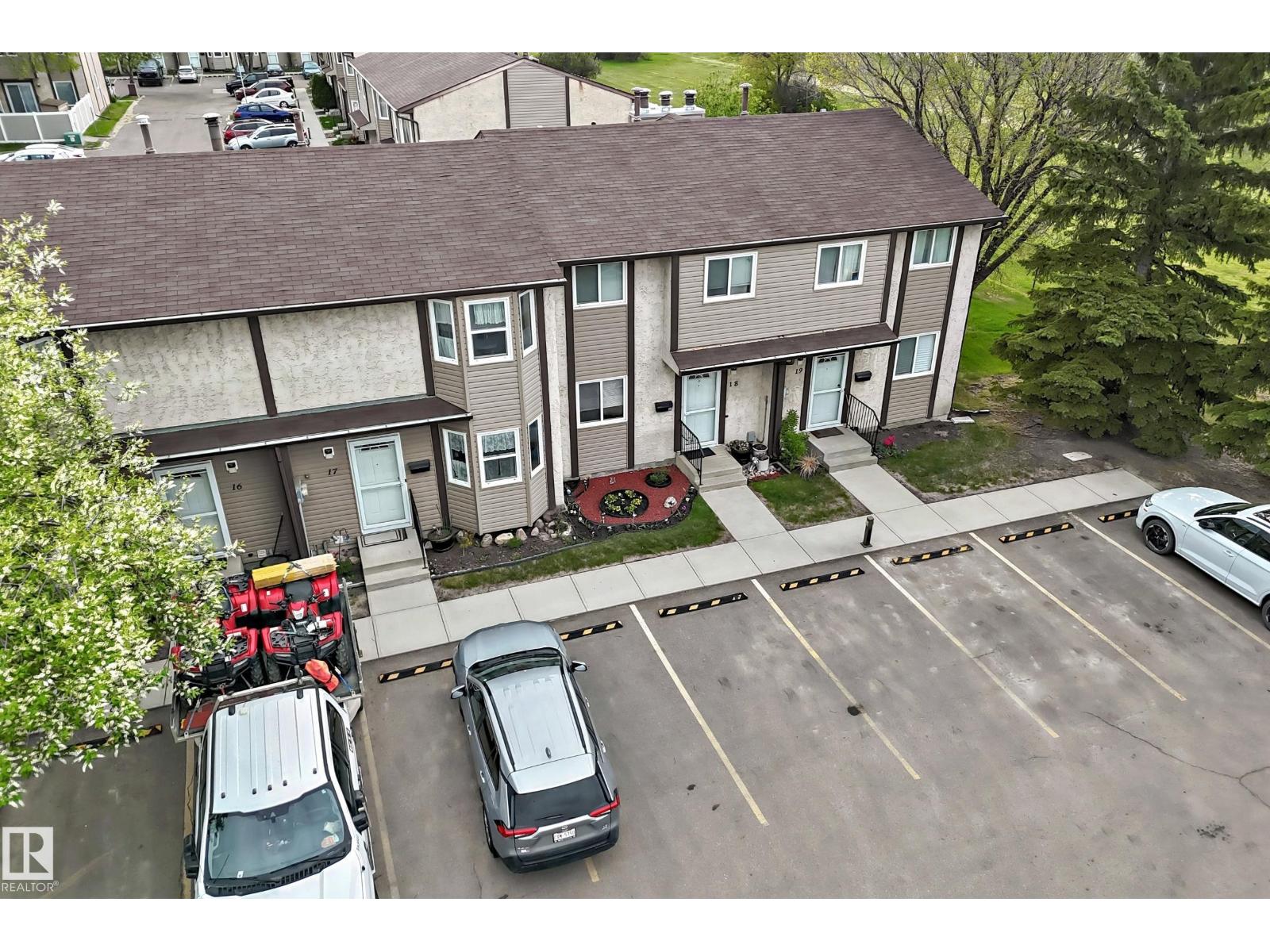 18-10453 20 Avenue NW, Edmonton, AB, T6J5A1