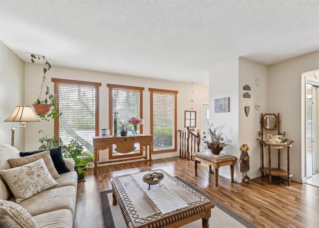 Additional image 3 of 323 Ranchview Place NW, Calgary, AB, T3G 1J8