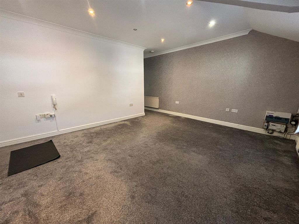 Additional image 3 of 1 bed flat to rentOxford Street, Mountain Ash CF45
