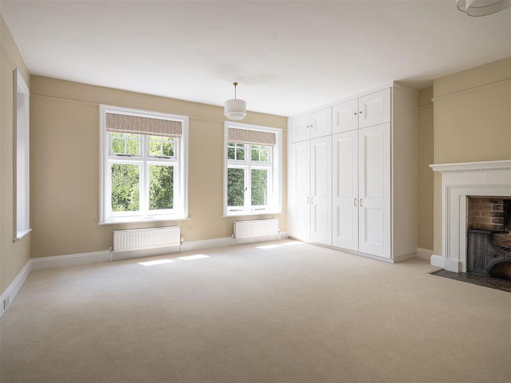 Additional image 14 of 5 bed property to rentDe Vaux Place, Salisbury SP1